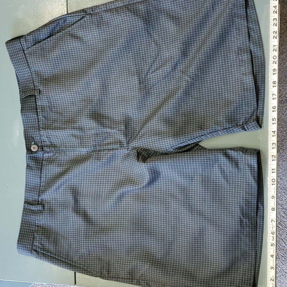BEN HOGAN,  men's dress shorts. Flat front. Size 42".‎ Small gray plaid. Pockets